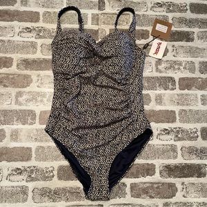 NWT NipTuck Swim Costume with Multfit Cup, Size 6